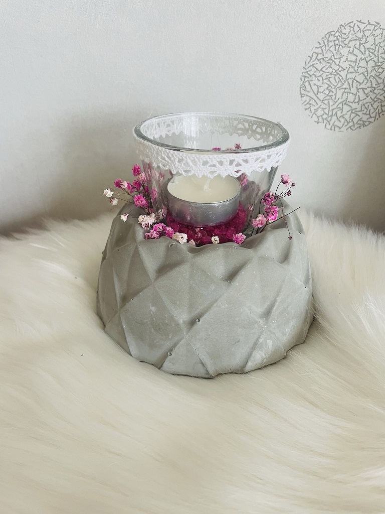 Eingefärbter Weißbeton Kerzenständer