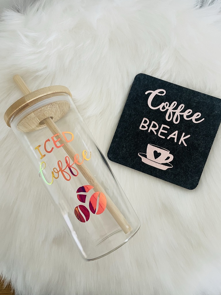 bedruckter (Hologramm-Folie) Glas-Trinkbecher, nicht spülmaschinenfest mit bedrucktem Untersetzer