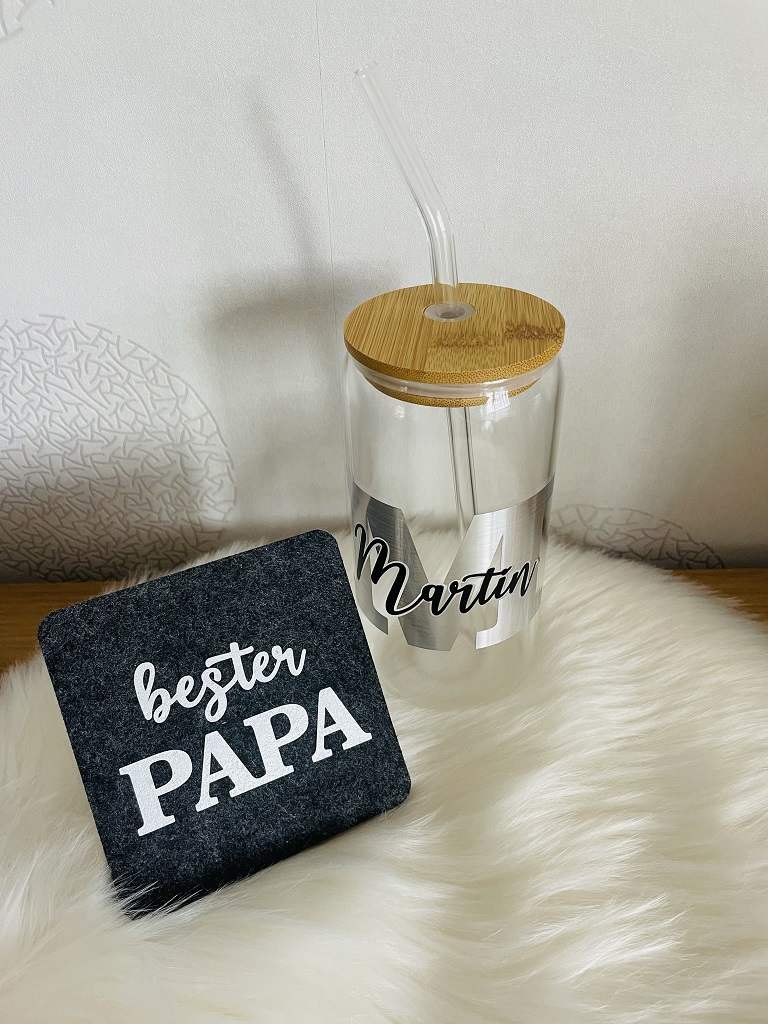 zweifarbig bedruckter (Spiegelfolie) Glas-Trinkbecher, nicht spülmaschinenfest mit bedrucktem Untersetzer