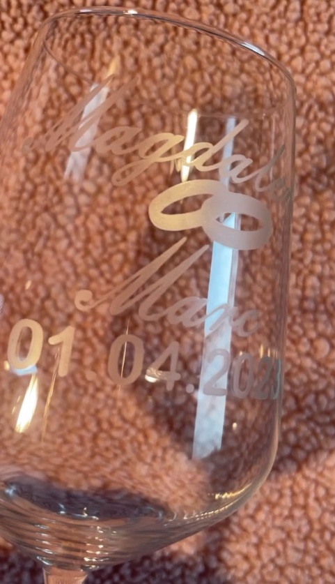 geätztes Wein-Glas (zur Hochzeit) spülmaschinen-geeignet