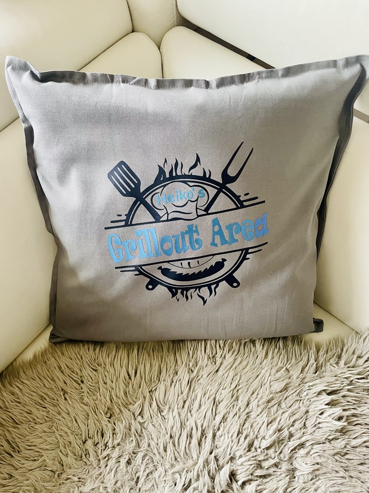 Graues Kissen mit Kundenwunsch