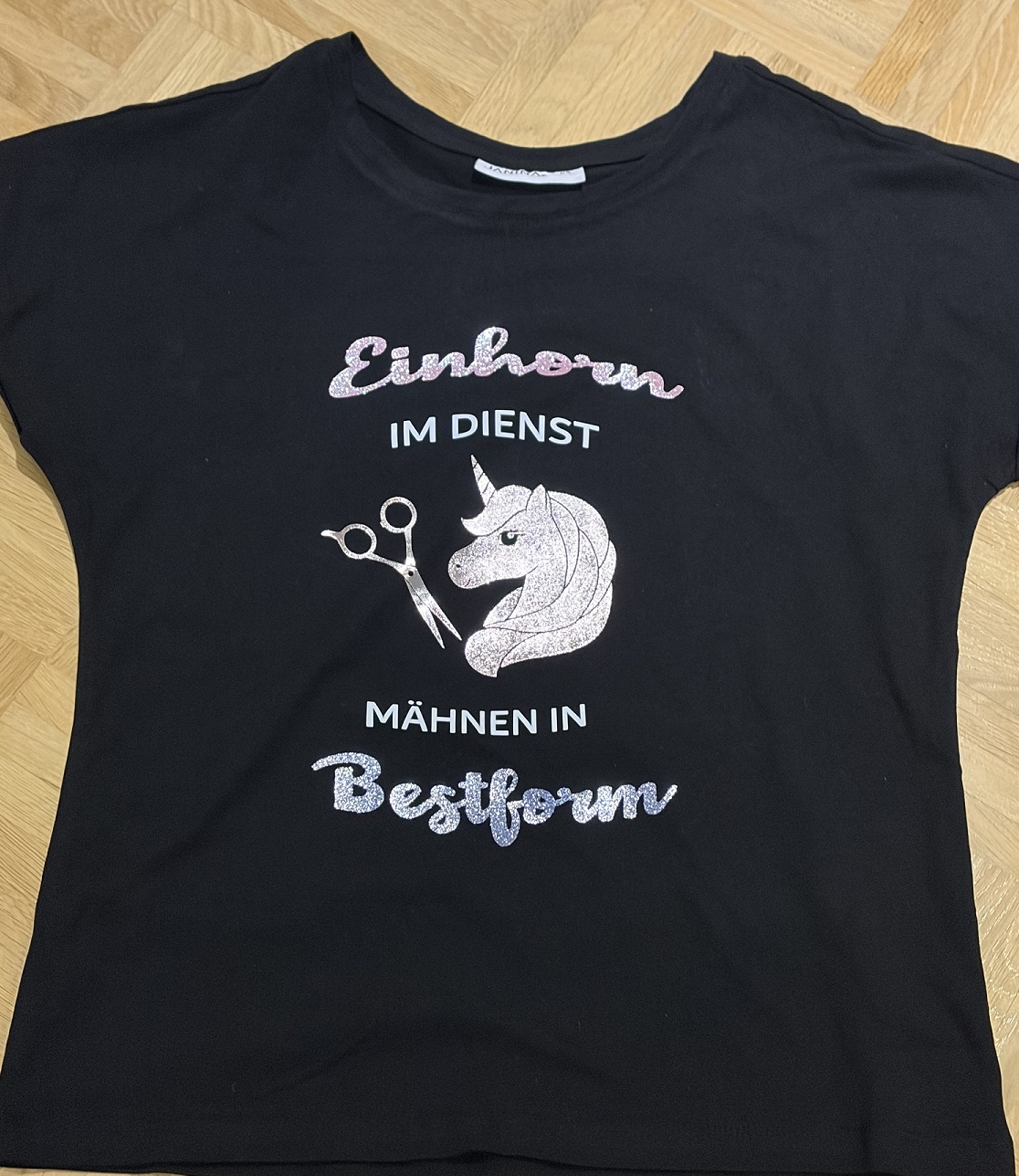 Mehrfarbig (teilweise Spiegel- & Glitzerfolie) T-Shirt mit Logo & Namen